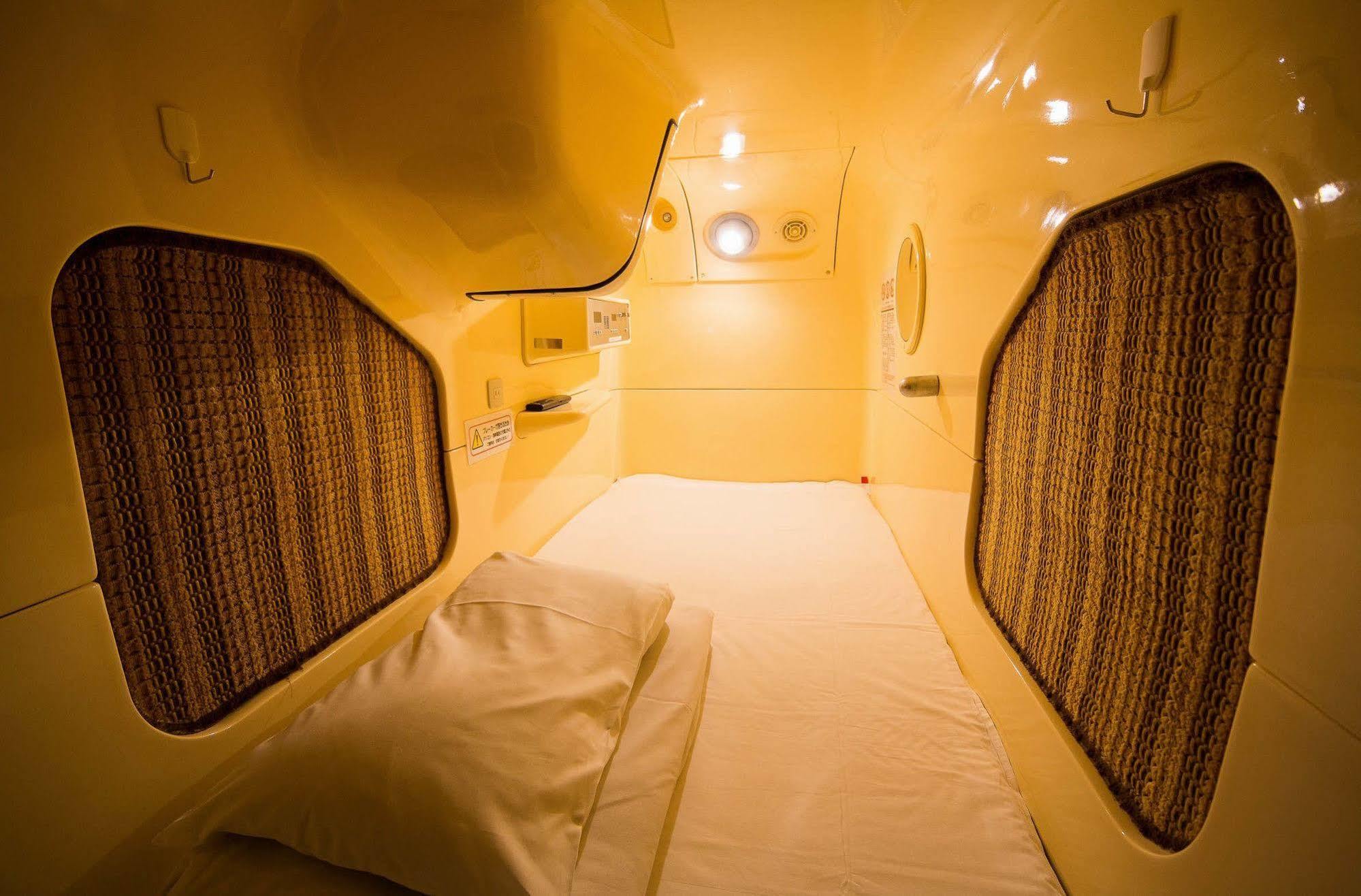 Capsule Inn Sapporo Hostel Bagian luar foto