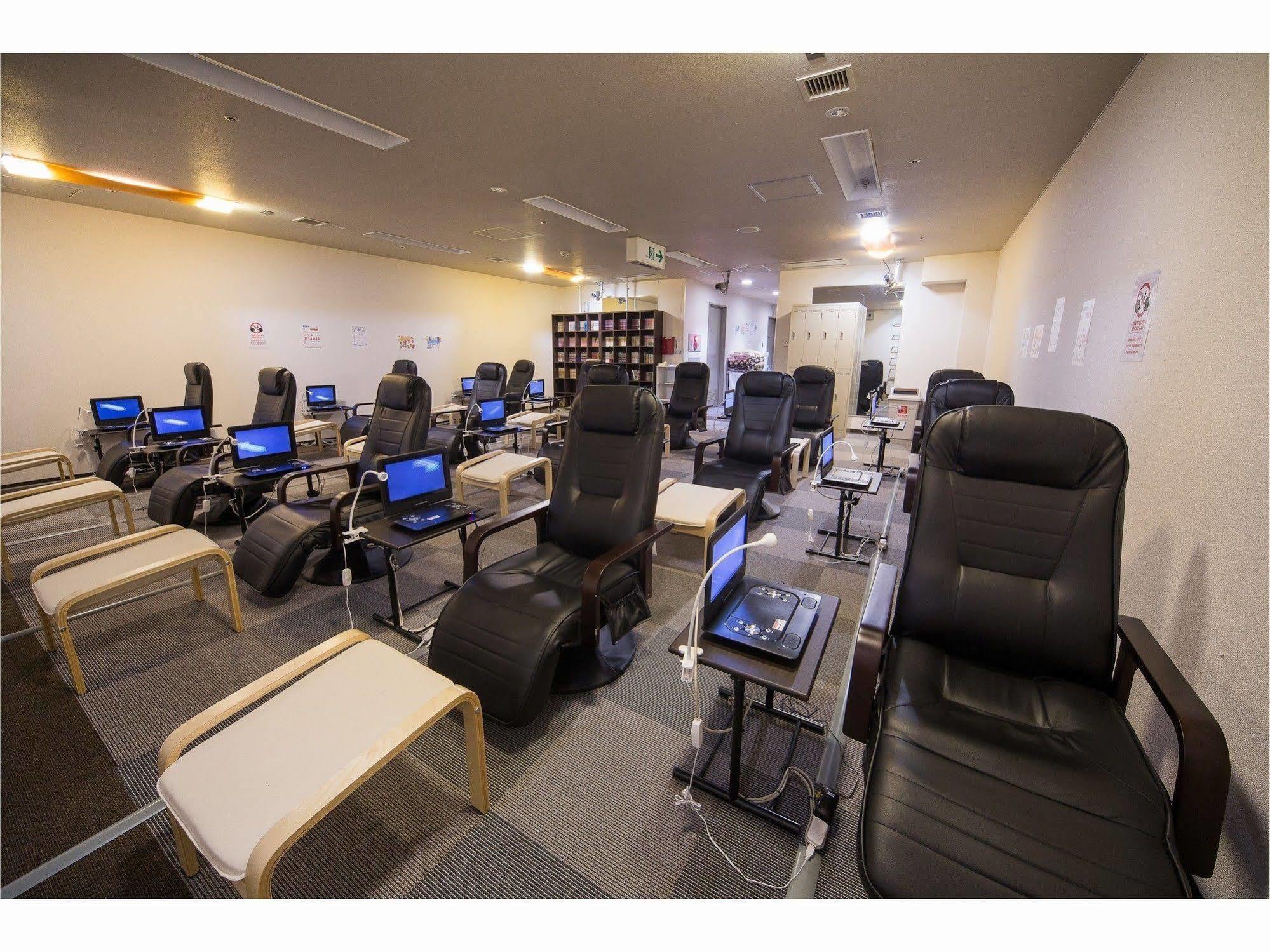 Capsule Inn Sapporo Hostel Bagian luar foto