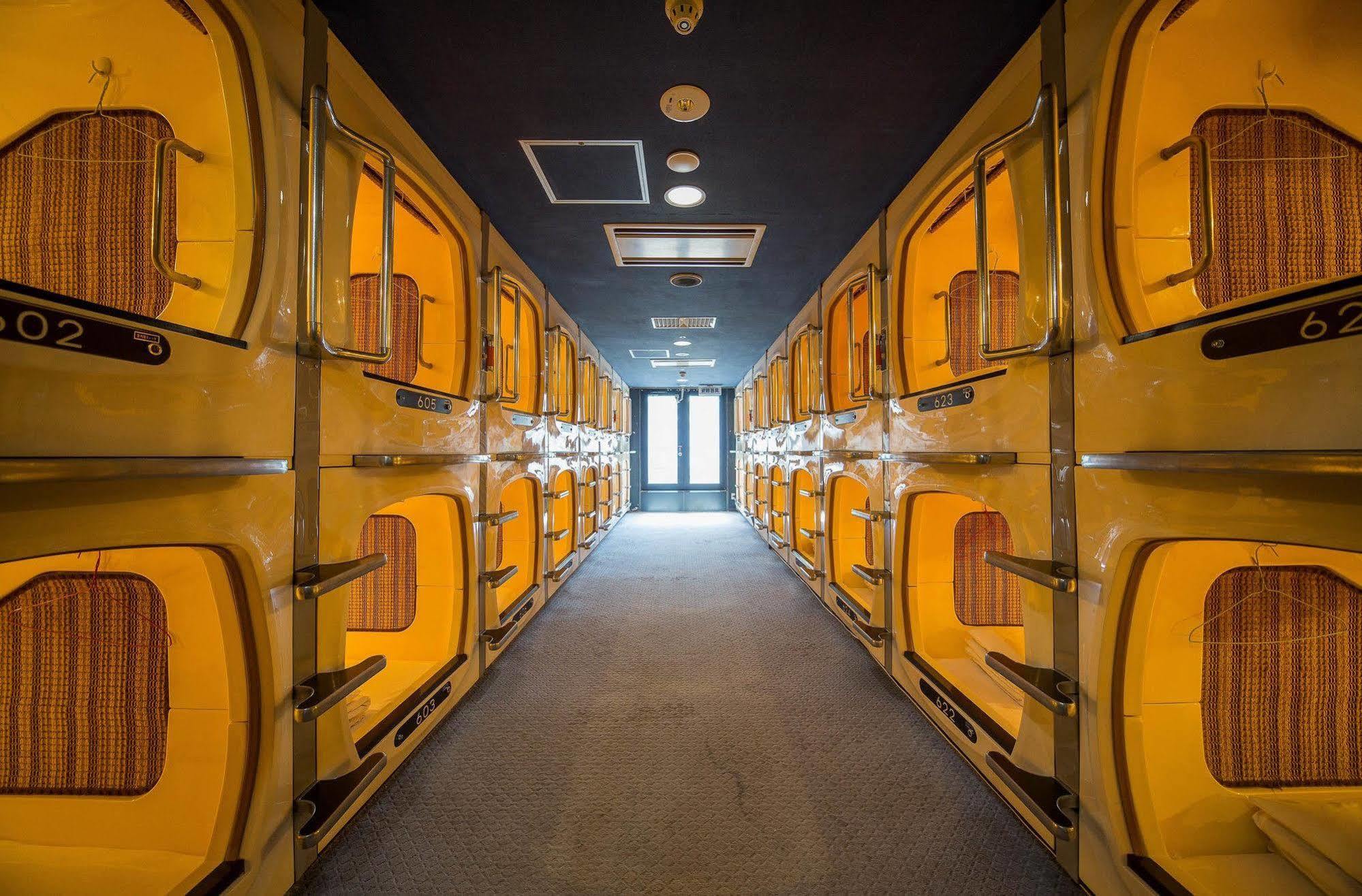 Capsule Inn Sapporo Hostel Bagian luar foto