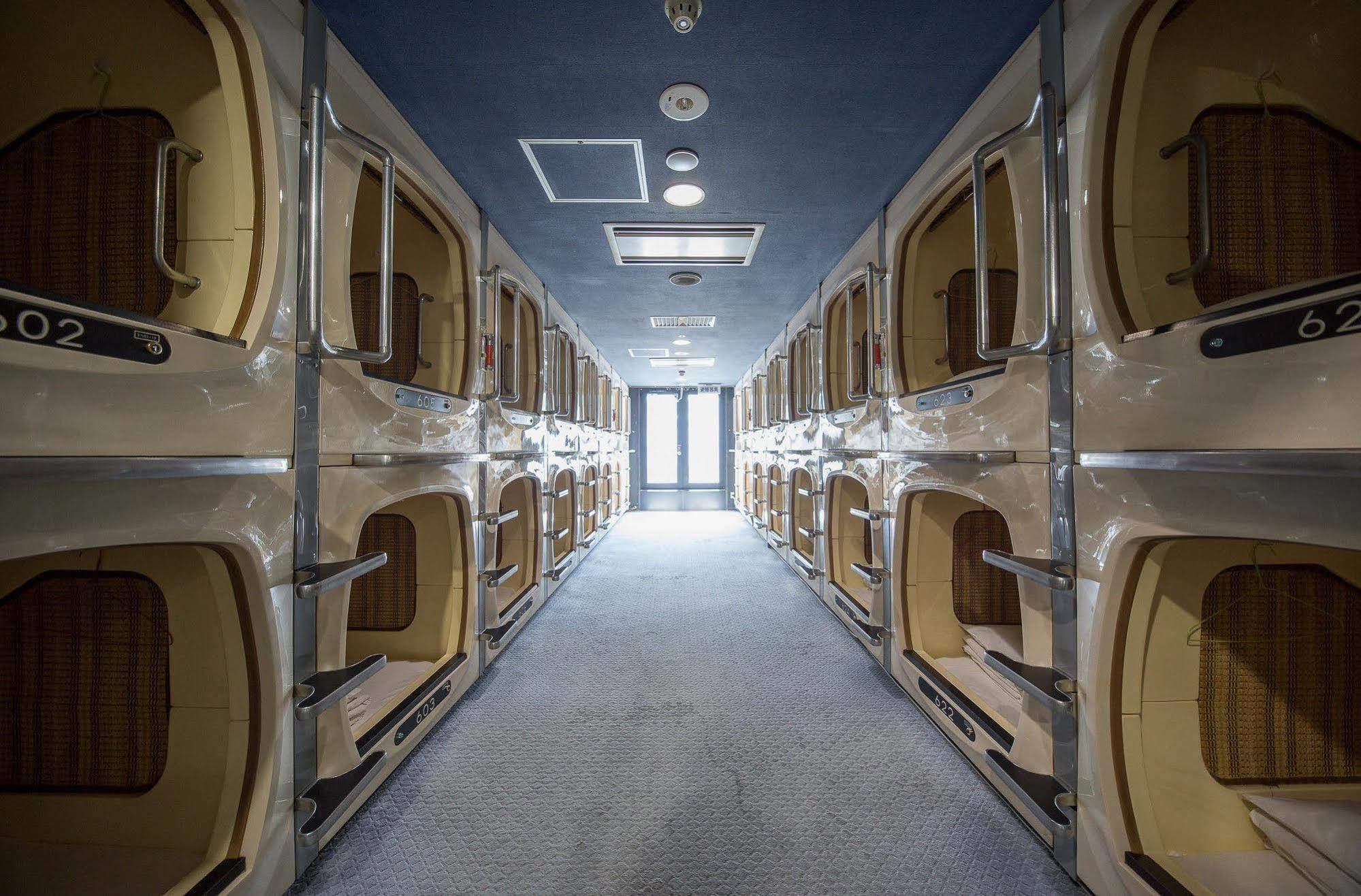 Capsule Inn Sapporo Hostel Bagian luar foto